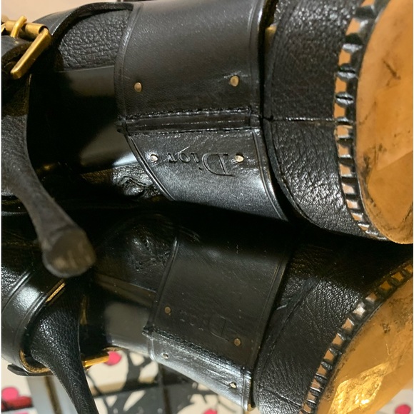 😍Fun and Edgy!Dior Cavaliere low boot.Leather with brass details Retail$1250.00 - Picture 6 of 11